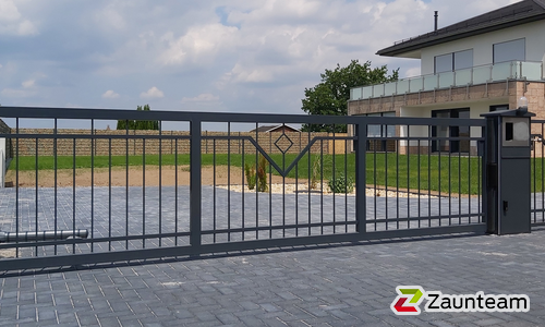 Fluegeltor Metall wurde in Weißenfels von Zaunteam Ostthüringen, Meuselwitz im Jahr 2020 erstellt.