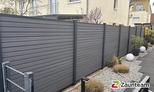 BPC Systemprofil einbetoniert wurde in Bruchköbel Niederrissigheim von Zaunteam Main-Kinzig, Langenselbold im Jahr 2025 erstellt.