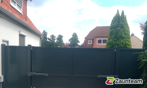 Aluminium Sichtschutztor 2-flüglig wurde in Knesebeck von Zaunteam Südheide-Altmark, Hankensbüttel im Jahr 2023 erstellt.