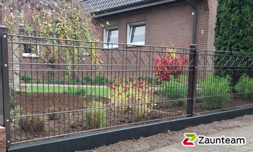Decorzaun Verona mit Decorzaun Pfosten einbetoniert wurde in Borken von Zaunteam Hohe Mark, Hamminkeln im Jahr 2020 erstellt.