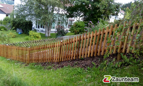 Palisaden mit Tannenpfosten zylindrisch grün wurde in Lindenberg von Zaunteam Allgäu, Bad Hindelang - Unterjoch im Jahr 2017 erstellt.