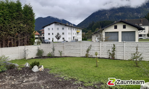 Betonzaun mit Stein Optik wurde in Breitenwang von Zaunteam Allgäu, Bad Hindelang - Unterjoch im Jahr 2020 erstellt.