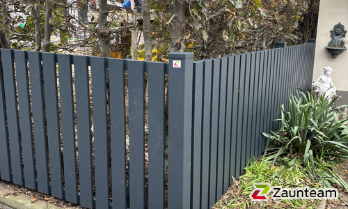 Aluminium Sichtschutz wurde in Derching von Zaunteam Schwaben-Nord, Todtenweis im Jahr 2025 erstellt.