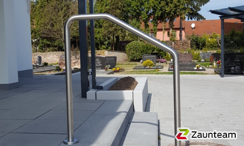Edelstahl Handlauf geneigt einbetoniert wurde in Altlußheim von Zaunteam Schwetzingen-Bruchsal, Oberhausen  im Jahr 2021 erstellt.