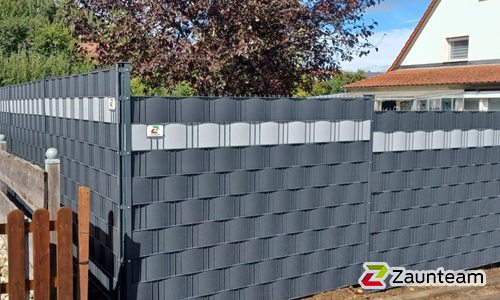 Flechtfix Vario Sichtschutz RAL Standardfarben wurde in Stetten a.k.M. von Zaunteam Obere Donau-Bodensee, Sauldorf-Krumbach im Jahr 2025 erstellt.