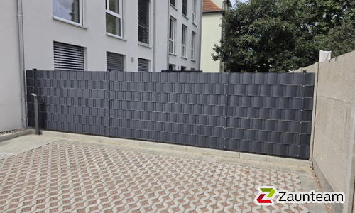 Flechtfix Vario Sichtschutz RAL Standardfarben wurde in Halle von Zaunteam Halle, Halle im Jahr 2026 erstellt.