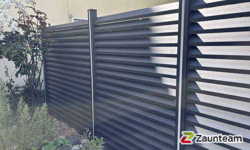 Aluminium Sichtschutz wurde in Kiel von Zaunteam Kiel, Kiel im Jahr 2026 erstellt.