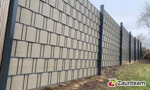 Flechtfix Vario Sichtschutz RAL Standardfarben wurde in Neu Käbelich von Zaunteam Pasewalk, Pasewalk im Jahr 2025 erstellt.