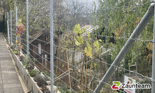 Knotengitter Tornado mit Rohrpfosten verzinkt einbetoniert wurde in Oelsengrund von Zaunteam Mittelsachsen, Roßwein im Jahr 2024 erstellt.