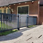 Classic Aluzaun RAL Standardfarbe / Aluminiumpfosten vierkant RAL Standardfarbe einbetoniert, Zaunteam Hamburg-Ost, Wentorf bei Hamburg, 21465 Wentorf Classic Aluzaun RAL Standardfarbe / Aluminiumpfosten vierkant RAL Standardfarbe einbetoniert wurde in Wentorf von Zaunteam Hamburg-Ost, Wentorf bei Hamburg im Jahr 2025 erstellt.