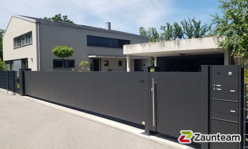 Schiebetor Aluminium wurde in Karlsfeld von Zaunteam Ammersee, Hofstetten im Jahr 2024 erstellt.