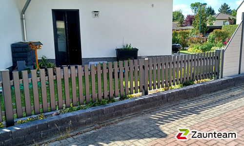 Classic Aluzaun RAL Standardfarbe / Aluminiumpfosten vierkant RAL Standardfarbe einbetoniert wurde in Raguhn- Jeßnitz von Zaunteam Fläming, Coswig im Jahr 2022 erstellt.