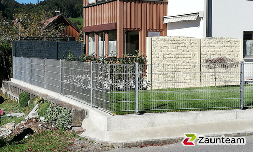 Betonzaun Turin / Betonpfosten wurde in Satteins von Zaunteam Vorarlberg, Dornbirn im Jahr 2018 erstellt.