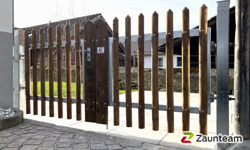 Palisadenzauntor 2-flüglig wurde in Triesen von Zaunteam Heidiland, Bad Ragaz im Jahr 2026 erstellt.
