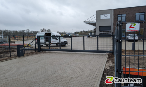 Schiebetor Aluminium wurde in Oldenburg von Zaunteam Friesische-Wehde, Zetel im Jahr 2024 erstellt.