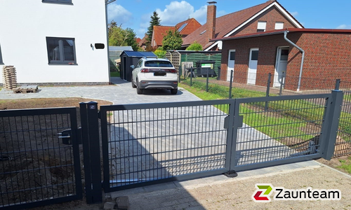 Fluegeltor Metall wurde in Ofenerdiek von Zaunteam Friesische-Wehde, Zetel im Jahr 2024 erstellt.