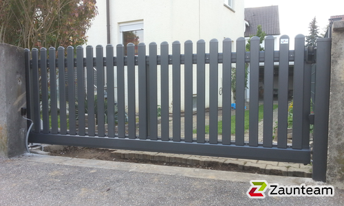 Schiebetor Aluminium wurde in Bietigheim-Bissingen von Zaunteam Neckar-Enz, Sachsenheim im Jahr 2017 erstellt.