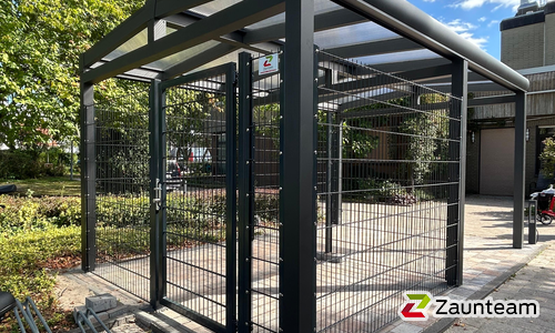Doppelstabmatten schwer vorverzinkt und anthrazit beschichtet mit Pfosten 60 x 40 mit Abdeckleisten einbetoniert wurde in Essen von Zaunteam Essen, Essen im Jahr 2025 erstellt.