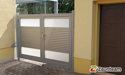 Aluminium Sichtschutztor 2-flüglig wurde in Leitzkau von Zaunteam Fläming, Coswig im Jahr 2025 erstellt.