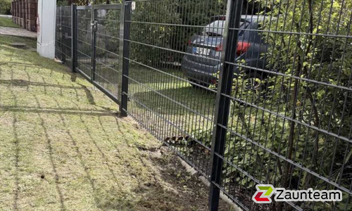 Doppelstabmattentor 2-flüglig wurde in Kabelsketal von Zaunteam Halle, Halle im Jahr 2026 erstellt.