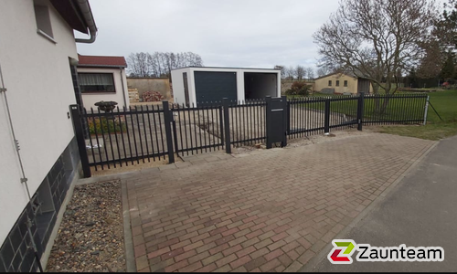 Palisaden Aluzaun einbetoniert wurde in Oranienbaum-Wörlitz von Zaunteam Fläming, Coswig im Jahr 2020 erstellt.