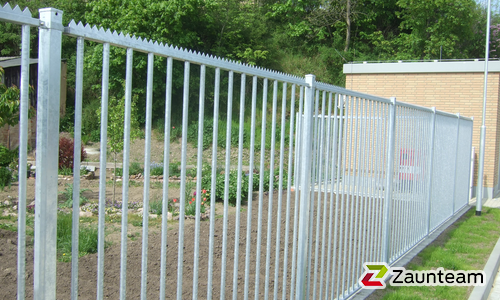 Secure Stabgitterzaun verzinkt / Pfosten 60x60 verzinkt blind Montage wurde in Döbeln von Zaunteam Mittelsachsen, Roßwein im Jahr 2017 erstellt.