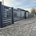 Modern Aluzaun einbetoniert wurde in Bad- Schmiedeberg von Zaunteam Fläming, Coswig im Jahr 2025 erstellt.