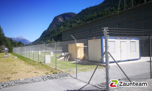 Sicherheitszaun diverse wurde in Le Châtelard von Zaunteam Wallis, Niedergesteln im Jahr 2017 erstellt.