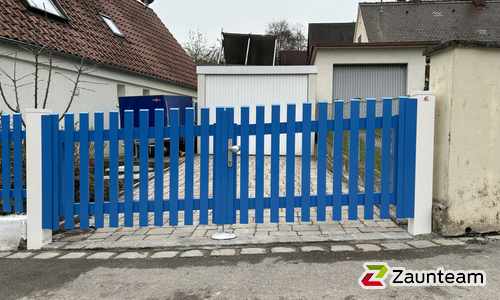 Aluminium Tor 2-flüglig wurde in Neusäß von Zaunteam Schwaben-Nord, Todtenweis im Jahr 2024 erstellt.