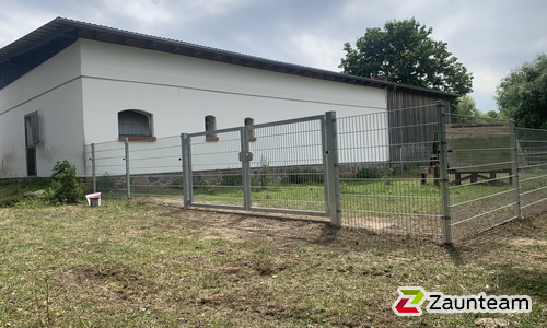 Doppelstabmattentor 2-flüglig wurde in Haßleben von Zaunteam Bernau, Bernau im Jahr 2026 erstellt.