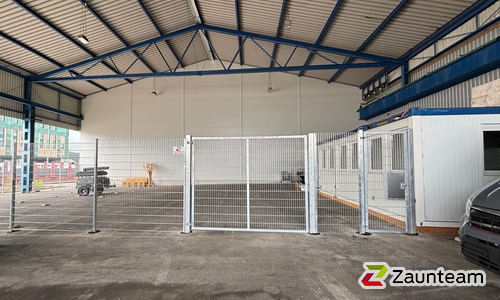 Doppelstabmatten schwer verzinkt mit Pfosten 40x60 verzinkt mit Abdeckleisten einbetoniert wurde in Gossau von Zaunteam Appenzellerland, Wasserauen im Jahr 2025 erstellt.