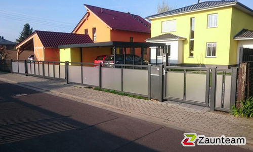 Décor Perfor Aluzaun einbetoniert wurde in Magdeburg von Zaunteam Fläming, Coswig im Jahr 2017 erstellt.