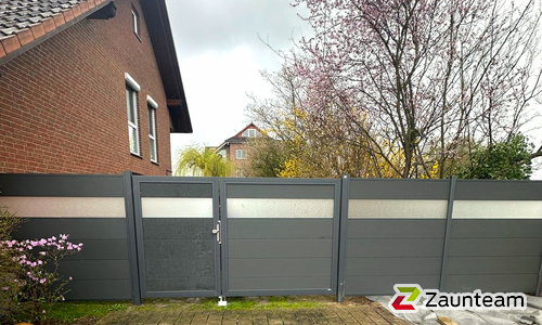 System WPC Sichtschutz, XL mit Alupfosten einbetoniert wurde in Stadthagen von Zaunteam Schaumburger Land, Stadthagen im Jahr 2026 erstellt.