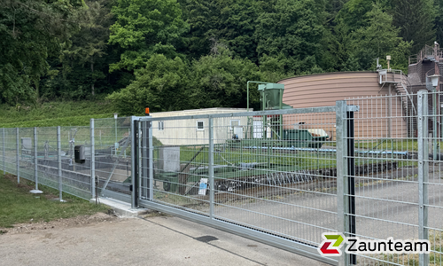 Schiebetor Stahl wurde in Sulz-Glatt von Zaunteam Lkr. Rottweil, Dietingen-Rotenzimmern im Jahr 2026 erstellt.