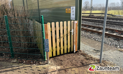 Staketenzauntor 1-flüglig wurde in 25521 von Zaunteam Südostholstein, Högersdorf im Jahr 2026 erstellt.