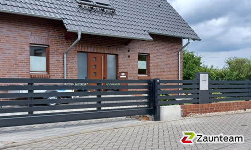 Modern Aluzaun aufgeschraubt wurde in Dessau-Rosslau von Zaunteam Fläming, Coswig im Jahr 2023 erstellt.