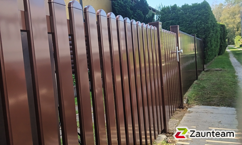 Classic Aluzaun RAL Standardfarbe / Aluminiumpfosten vierkant RAL Standardfarbe einbetoniert wurde in Steinbrunn von Zaunteam Schneebergland, Gloggnitz im Jahr 2024 erstellt.