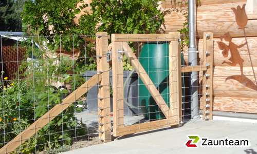 Holzzauntor mit Geflecht 1-flüglig wurde in Winistorf von Zaunteam Mittelland GmbH, Bützberg im Jahr 2016 erstellt.