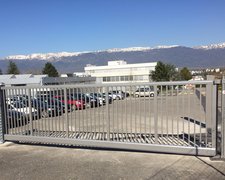 Schiebetor Aluminium wurde in Meyrin von Swissclôture Genève, Bellevue im Jahr 2017 erstellt.