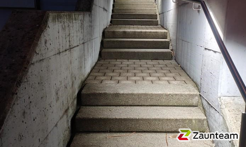 Edelstahl Handlauf geneigt mit Wandbefestigung wurde in Egg b. Zürich von Zaunteam Zürich Oberland, Gutenswil im Jahr 2022 erstellt.