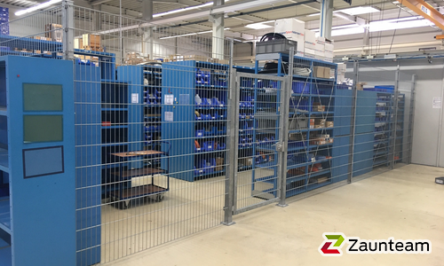 Doppelstabmatten schwer verzinkt mit Pfosten 40x60 verzinkt mit Abdeckleisten mit Fussplatte wurde in Rottweil von Zaunteam Lkr. Rottweil, Dietingen-Rotenzimmern im Jahr 2024 erstellt.