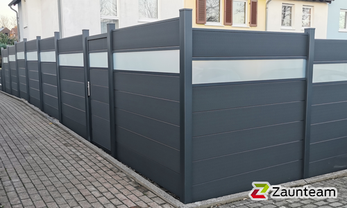 BPC Sichtschutz Svalheim Aluminiumpfosten 90 x 90 mm einbetoniert wurde in Essen von Zaunteam Essen, Essen im Jahr 2024 erstellt.