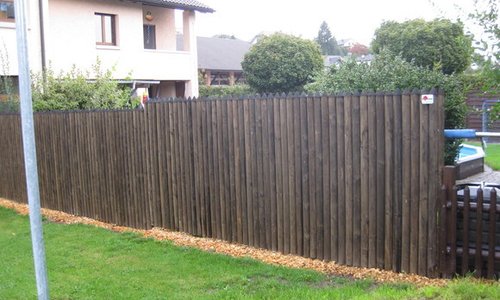 Holz Sichtschutz wurde in Warth von Zaunteam Thurgau AG, Felben im Jahr 2011 erstellt.