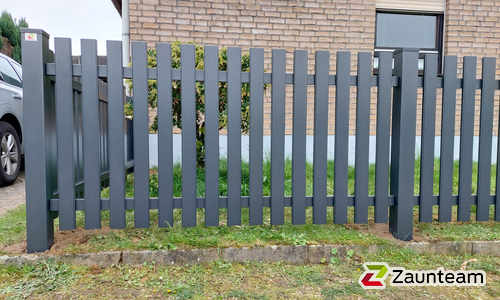 Classic Aluzaun RAL Standardfarbe / Aluminiumpfosten vierkant RAL Standardfarbe einbetoniert wurde in Wesel von Zaunteam Hohe Mark, Hamminkeln im Jahr 2024 erstellt.