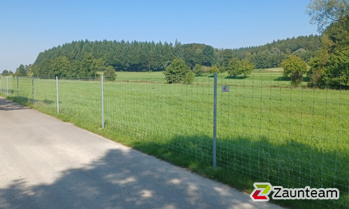 Knotengitter Tornado mit Rohrpfosten verzinkt einbetoniert wurde in Pfullendorf von Zaunteam Obere Donau-Bodensee, Sauldorf-Krumbach im Jahr 2025 erstellt.