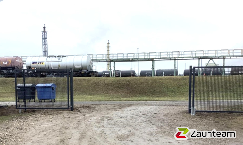 Doppelstabmattentor 2-flüglig wurde in Kötschlitz von Zaunteam Halle, Halle im Jahr 2026 erstellt.