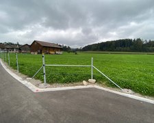 Drahtzaun verzinkt mit Rohrpfosten verzinkt CH einbetoniert wurde in Kirchberg von Zaunteam Appenzellerland, Wasserauen im Jahr 2024 erstellt.