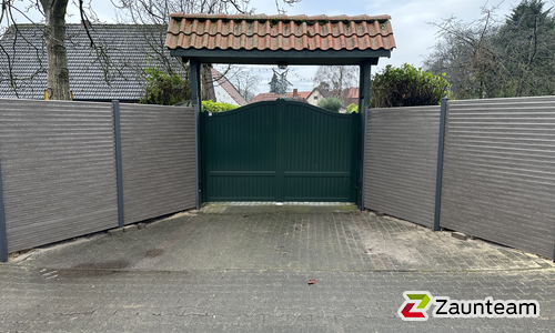 Aluminium Sichtschutztor 2-flüglig wurde in Werlte von Zaunteam Emsland, Rastdorf im Jahr 2025 erstellt.