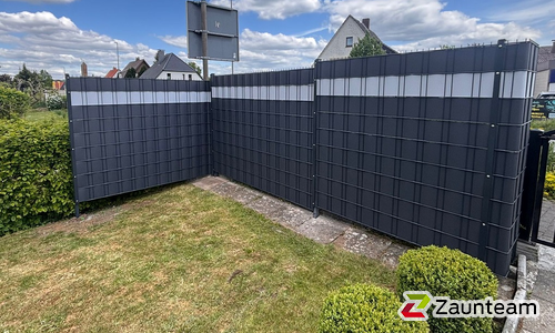 Flechtfix Vario Sichtschutz RAL Standardfarben wurde in Bad Driburg von Zaunteam Paderborn, Willebadessen im Jahr 2025 erstellt.