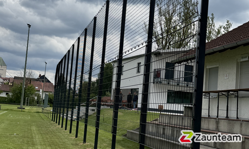 Ballfang Doppelstab und Netz Kombination wurde in Schierling von Zaunteam Landshut, Langquaid im Jahr 2026 erstellt.